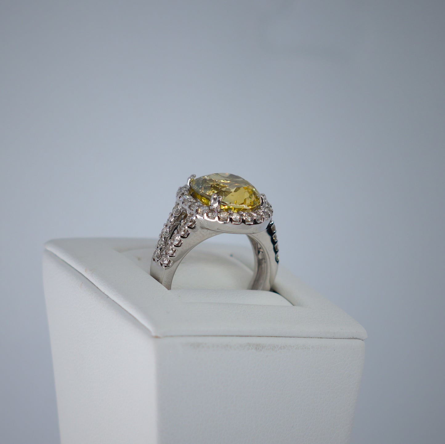 14K White Gold 10ct Oval Yellow Sapphire Dress Ring