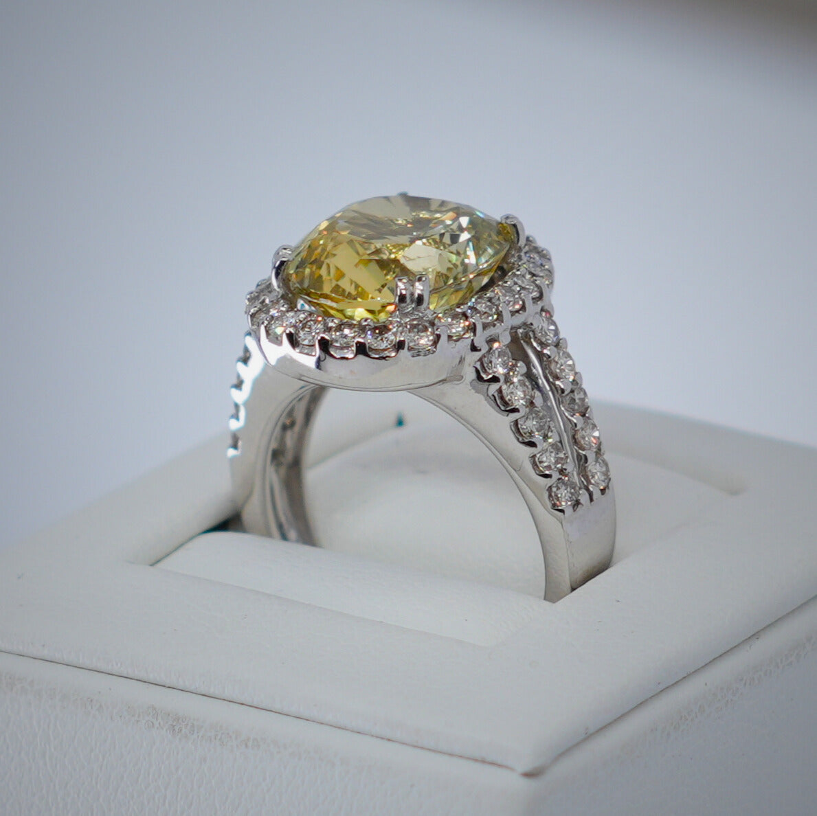 14K White Gold 10ct Oval Yellow Sapphire Dress Ring