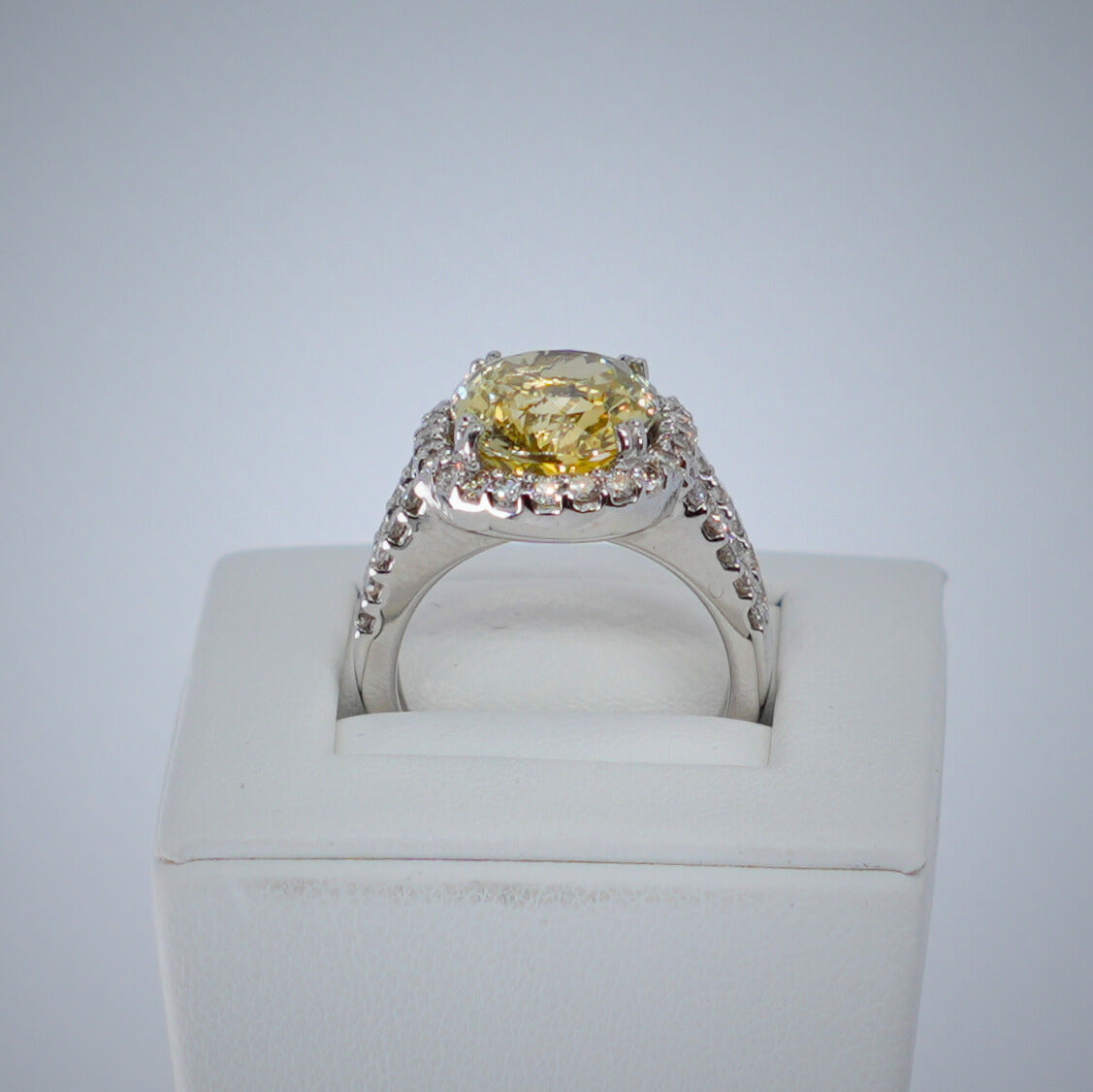 14K White Gold 10ct Oval Yellow Sapphire Dress Ring
