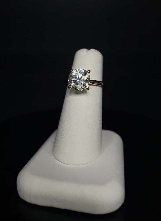 The Petal Solitaire Round Ring