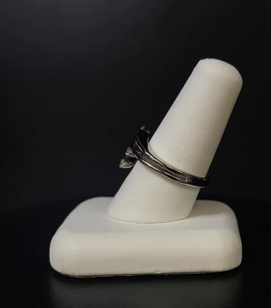 Pre-Loved 18K white Gold Diamond Open Design Ring