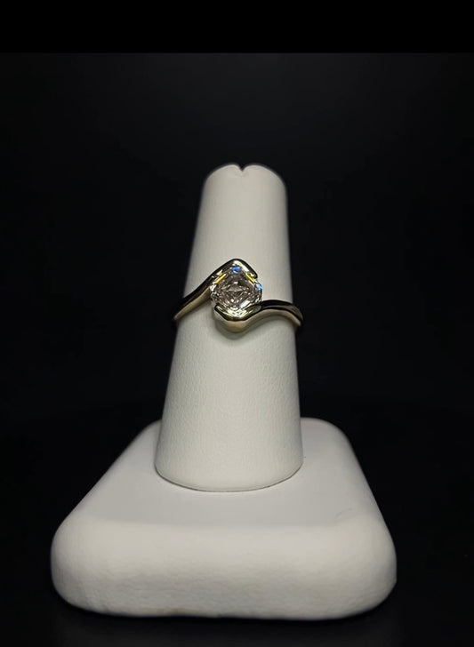 The Asscher Crossover Ring